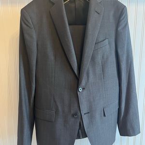 Suit Gray 40R 33Waist John Varvatose
